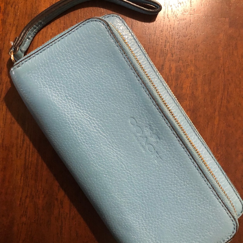 Coach Wallet - perfect condition! ✨